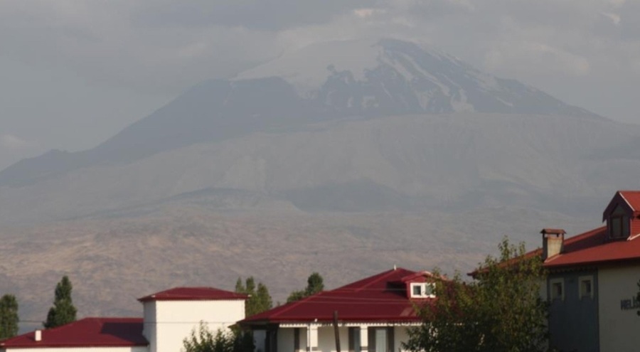 Ağrı Dağı sıcak hava sebebiyle eriyor