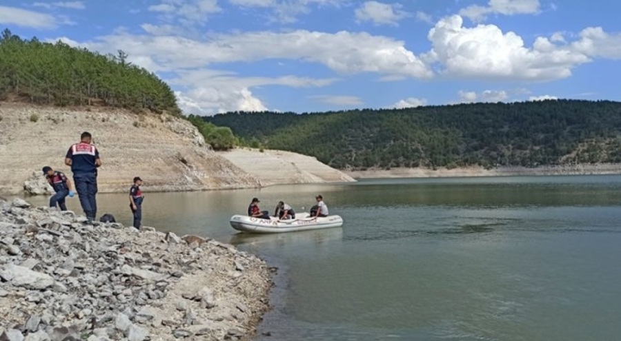 Baraj gölüne giren kişi boğuldu