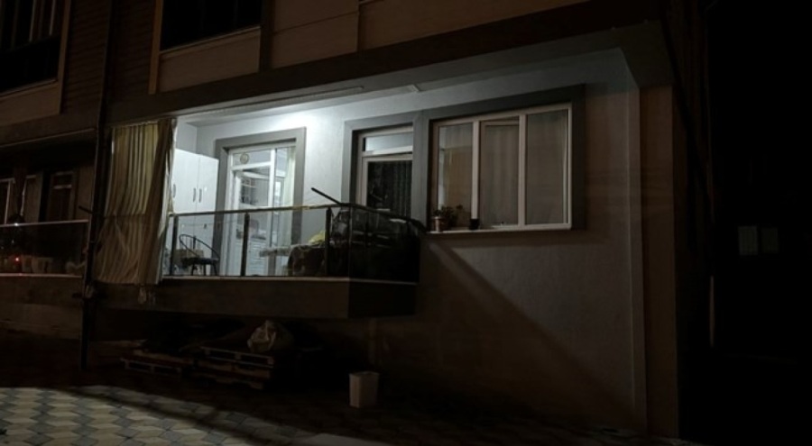 Otomobile sıkılan kurşunlar balkonda oturan yaşlı çifte isabet etti!