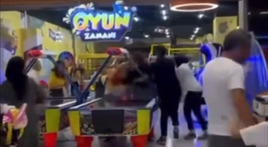 Bursa'da alışveriş merkezinde yer verme tartışması kavgaya dönüştü