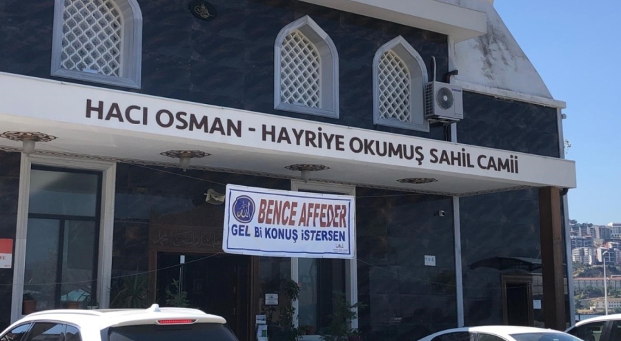 Bursa'da Sahil Camii'nin afişi ilgi çekti