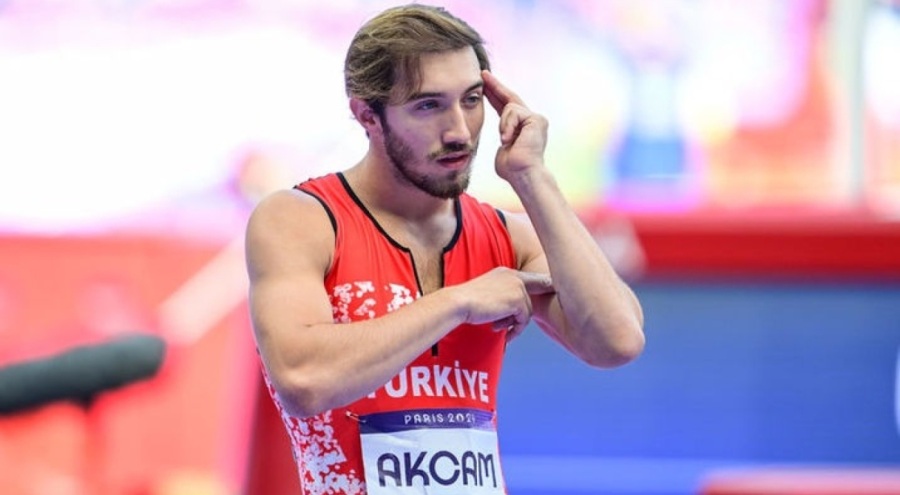 Berke Akçam, Paris 2024'te yarı finalde!