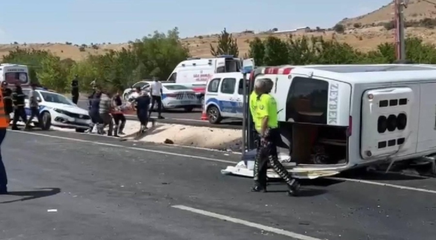 Düğün yolunda fecikaza: 13 yaralı