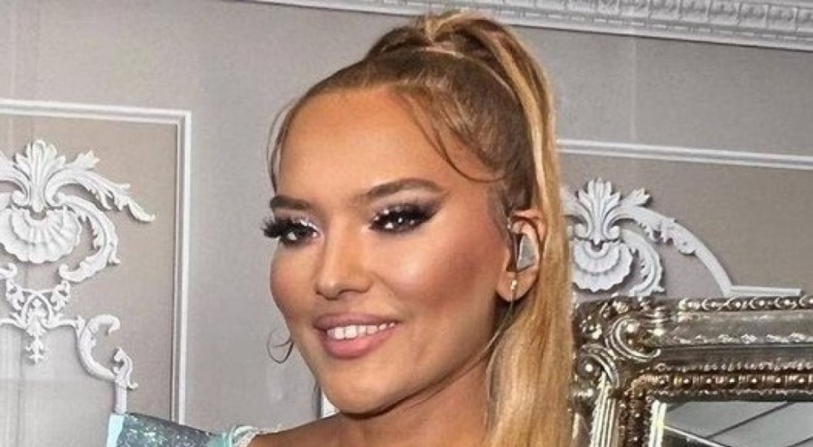 Şarkıcı Demet Akalın'ın Instagram isyanı sürüyor!