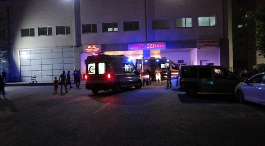 Husumetli ailelerin kavgasında kan aktı!