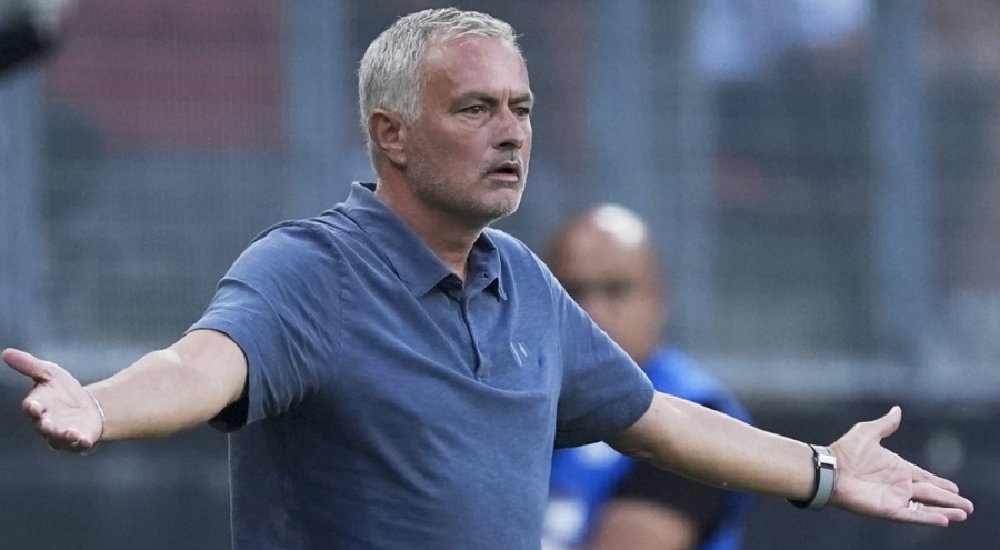 Jose Mourinho: "Sarı-lacivert bayraklarımızla Kadıköy'de Lille'i bekleyeceğiz"