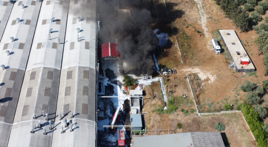 Bursa'daki yat fabrikasındaki yangına müdahalle sürüyor