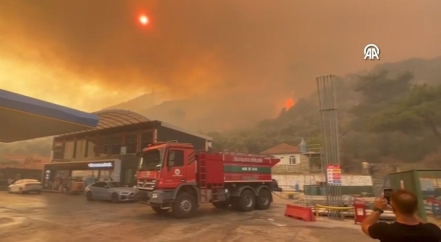 Balıkesir, Aydın ve Muğla'da yangın: Alevler yerleşim yerini tehdit ediyor