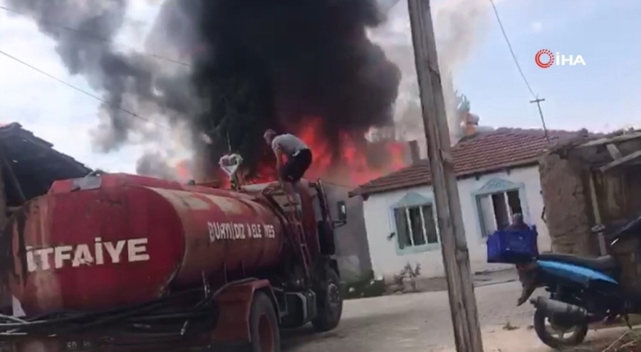 Ahşap binada yangın!