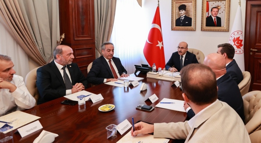 Bursa Valisi Demirtaş üretim fazlası ürünler için çiftçilere destek oluyor