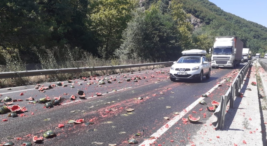 Bursa'da karpuzlar yola döküldü