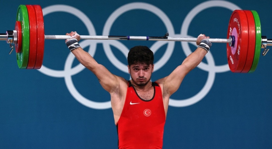Milli halterci Muhammed Furkan Özbek, olimpiyat 4'üncüsü oldu