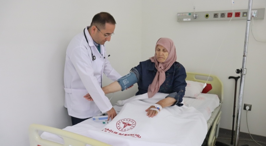 Bursa Şehir Hastanesi Uzmanından yaşlı ve kronik hastalara sıcaklık uyarısı