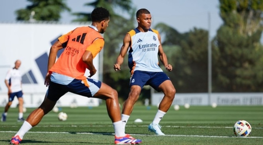 Real Madrid'de Mbappe ilk antrenmanına çıktı