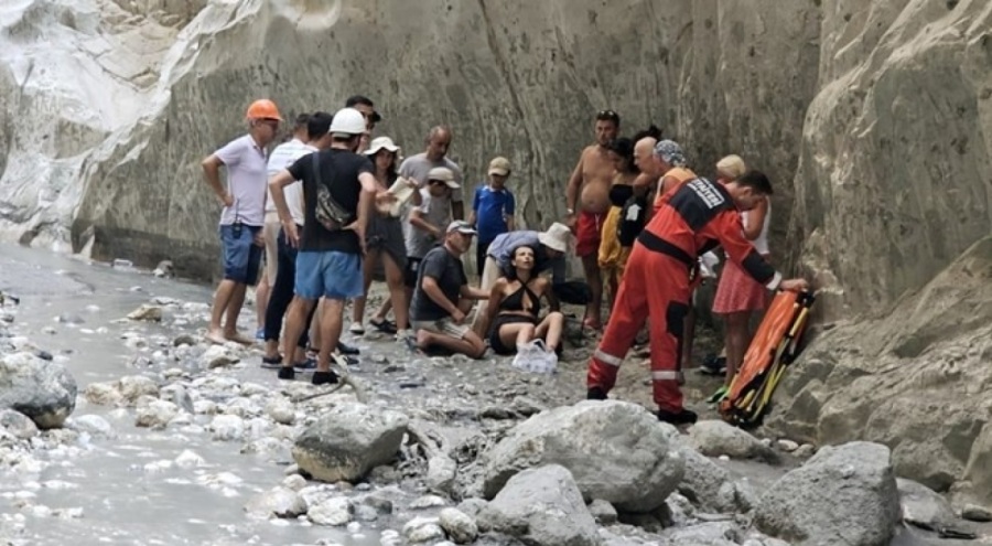 Saklıkent Kanyonu'nu gezerken kafalarına kaya parçası düştü