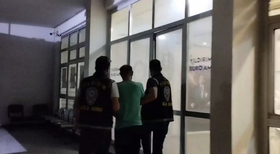 Bursa'da 31 yıl hapis cezası olan şahıs, kıyafet değiştirmeye gelince yakalandı
