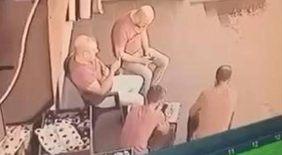 Dükkana dalan cip 4 kişinin üzerine çıktı