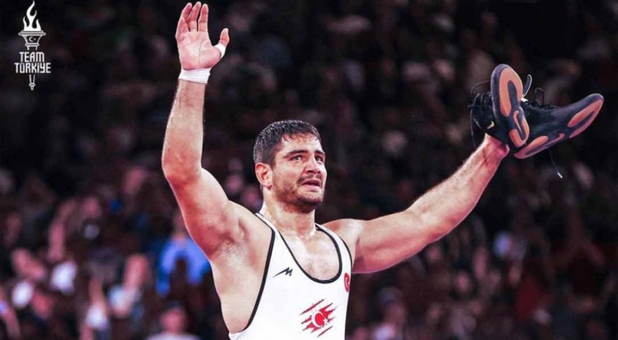 Milli güreşçi Taha Akgül, sporculuk kariyerini sonlandırdığını açıkladı