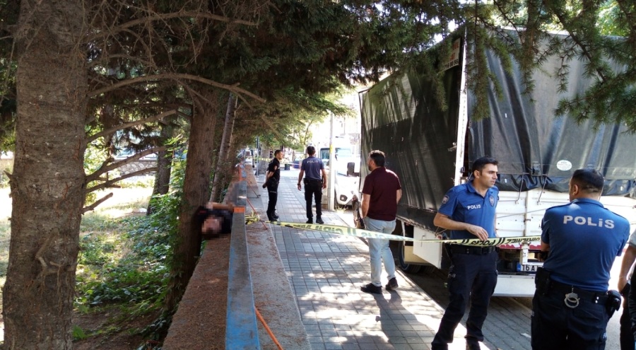 Bursa'da okul duvarının üzerinde ceset bulundu!