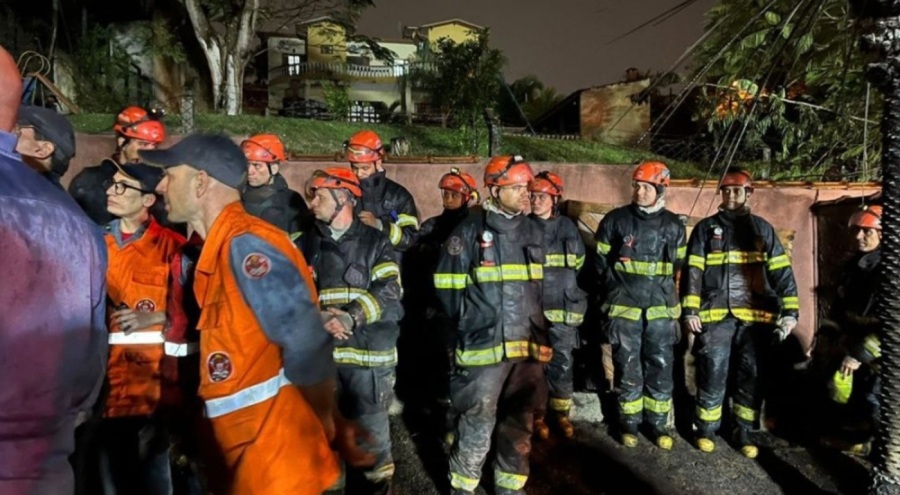 Düşen uçağın enkazından 62 ceset çıkarıldı