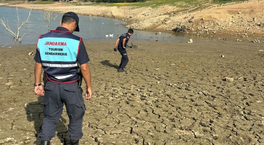 Bursa'da balçığa saplanan bisikletli 2 çocuğu itfaiye kurtardı