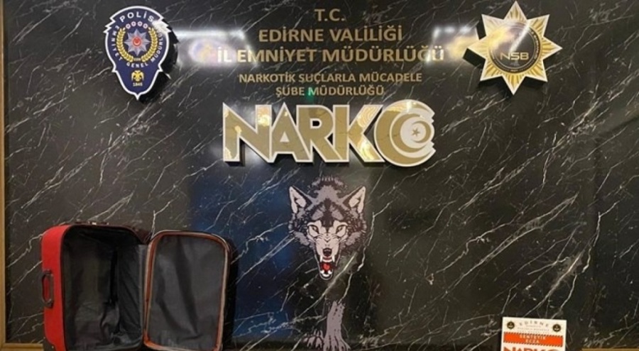 Edirne'de 9 bin 828 sentetik ecza hapı ele geçirildi