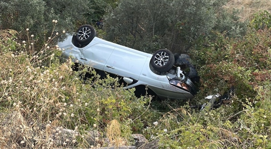 Bursa'da otomobil uçuruma yuvarlandı