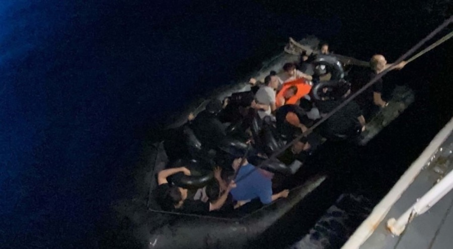 Ayvalık açıklarında 15 kaçak göçmen yakalandı