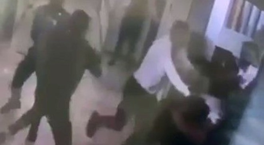 Hastanede güvenlik görevlilerine yumruklu saldırı