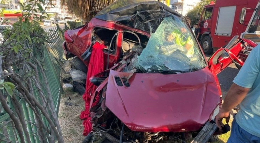 Kamyonet ile otomobil çarpıştı: 2 yaralı