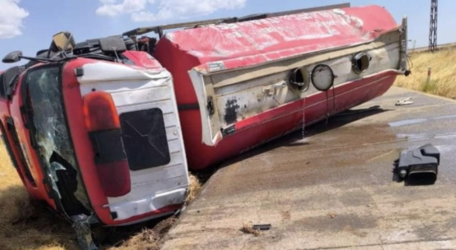 İtfaiye aracı devrildi: 3 yaralı