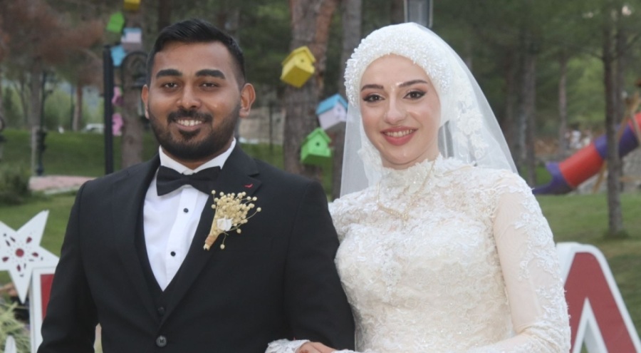 Burdurlu Meryem, Türk ve Hint gelenekleriyle gelin oldu