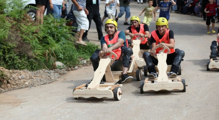 Rize'de ülkeler arası formulaz tahta araba yarışması yapıldı