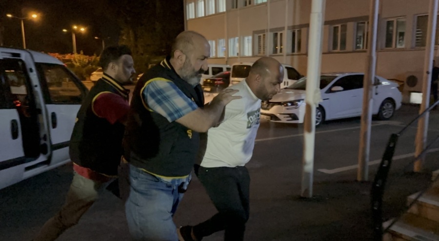 Bursa trafiğinde otomatik tabanca ile havaya defalarca ateş açan şahıs suç makinesi çıktı!