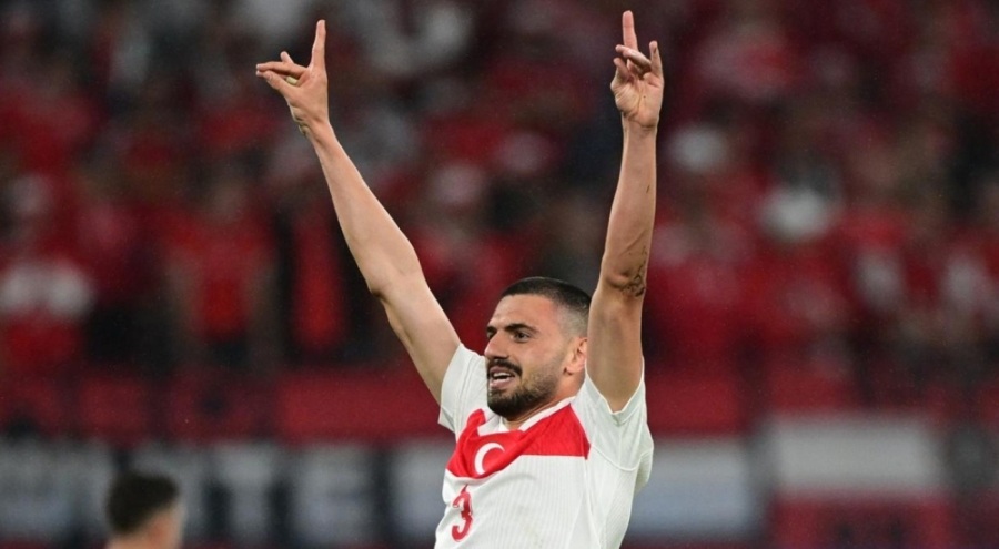 İzmir'e futbolcu Merih Demiral heykeli dikilecek