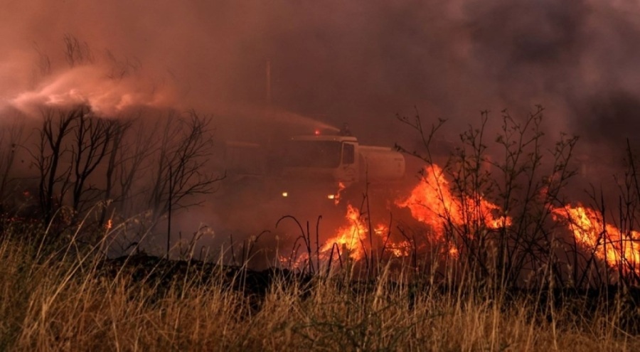 Yunanistan yangınlarla boğuşuyor