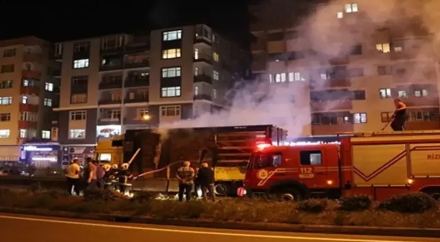 Karton yüklü TIR cayır cayır yandı!