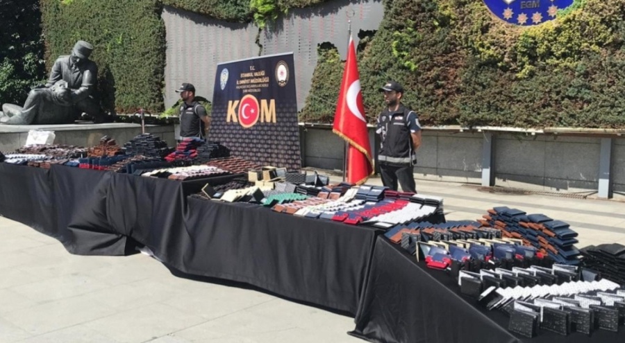 Ünlü markalara ait 108 bin cüzdan ele geçirildi