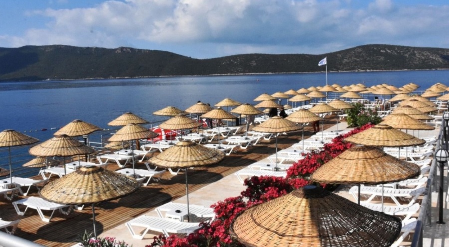 Bakanlıktan emekliler için halk plajı kararı! Şezlong ve şemsiye de ücretsiz sunulacak