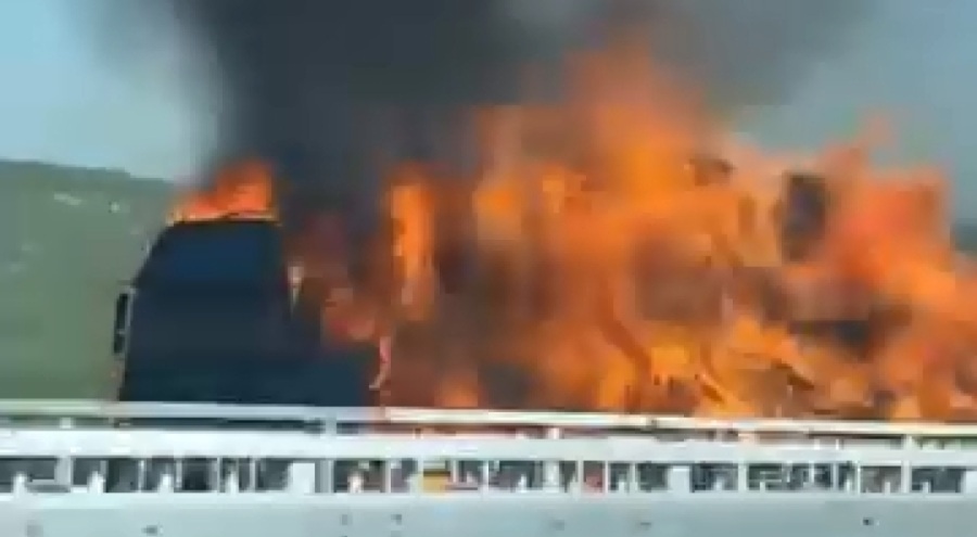 Bursa'da seyir halindeki tır alev topuna döndü