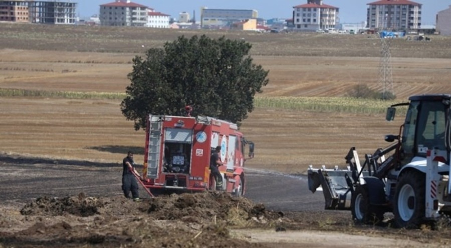 30 dekar tarım arazisi kül oldu