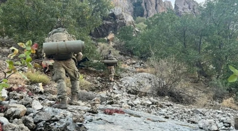 Pençe-Kilit operasyonunda teröristlere ait çok sayıda silah ve malzeme ele geçirildi