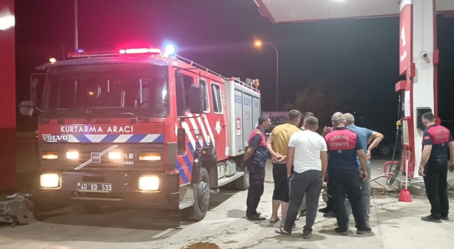 Otomobil benzin istasyonuna daldı