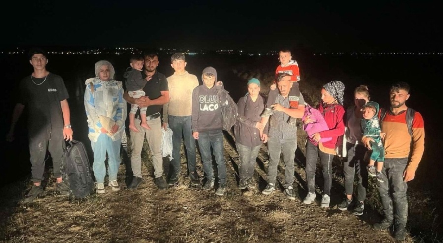 Yunanistan'a kaçmaya çalışan 38 kaçak göçmen yakalandı