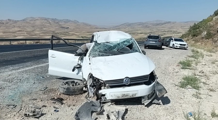 Kontrolden çıkan otomobil takla attı! Yaralılar var