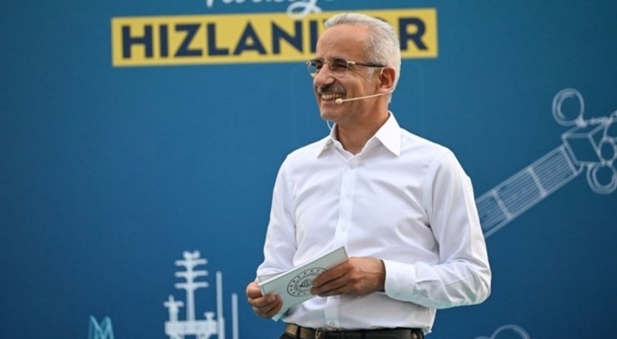 Bakan Uraloğlu'ndan Instagram açıklaması: "Kapatma sebeplerimizin genel karşılığını aldık"