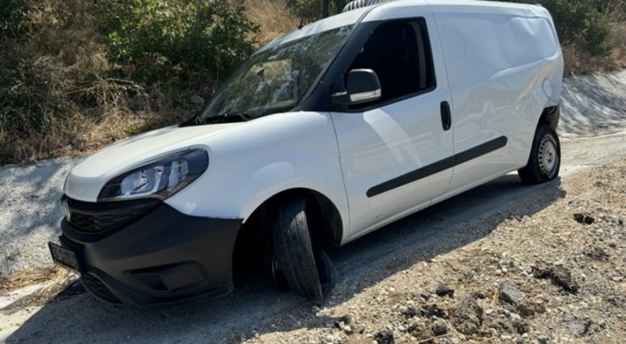 Otomobil ile hafif ticari araç çarpıştı! Yaralılar var