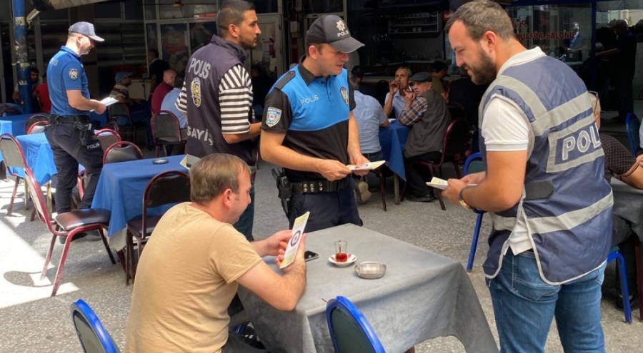 Bursa'da polis dolandırıcılığa karşı broşür dağıttı
