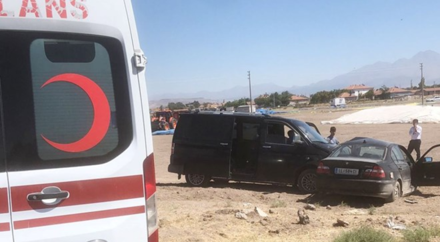 Minibüs ile otomobil çarpıştı! Çok sayıda yaralı