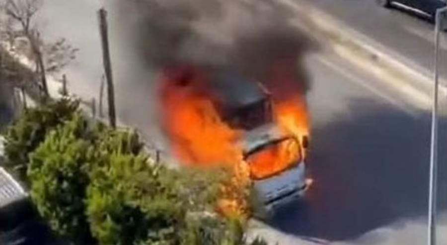 Seyir halindeki kamyonet cayır cayır yandı!